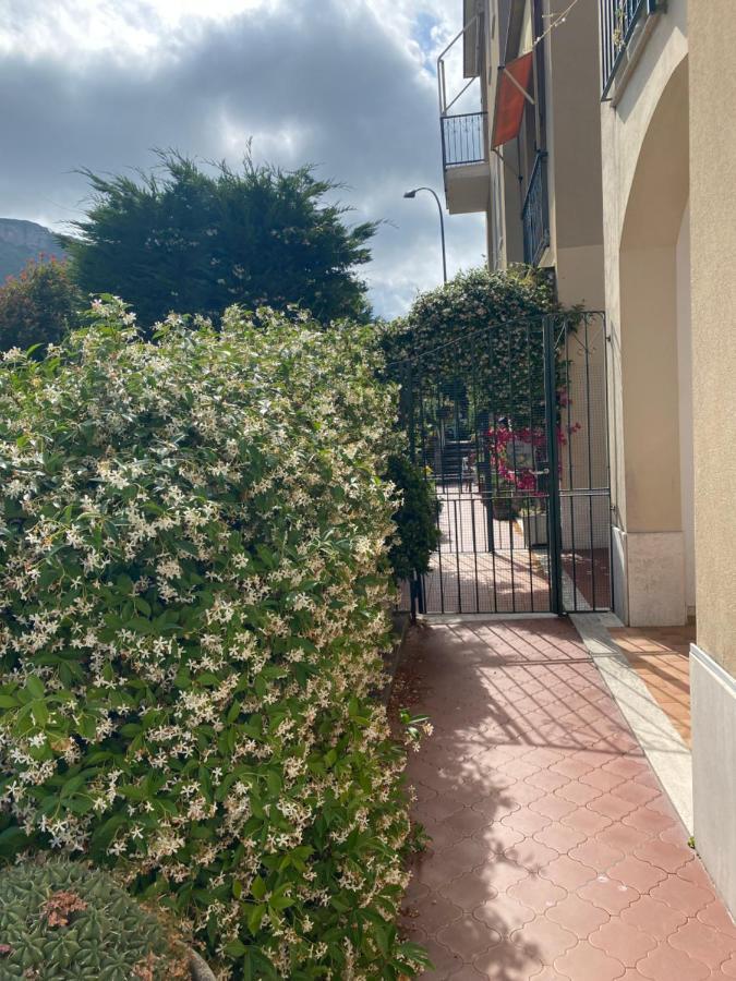 Vivi La Mia Liguria - Esclusivo Appartamento Con Terrazzo E Giardino Finale Ligure Exterior foto